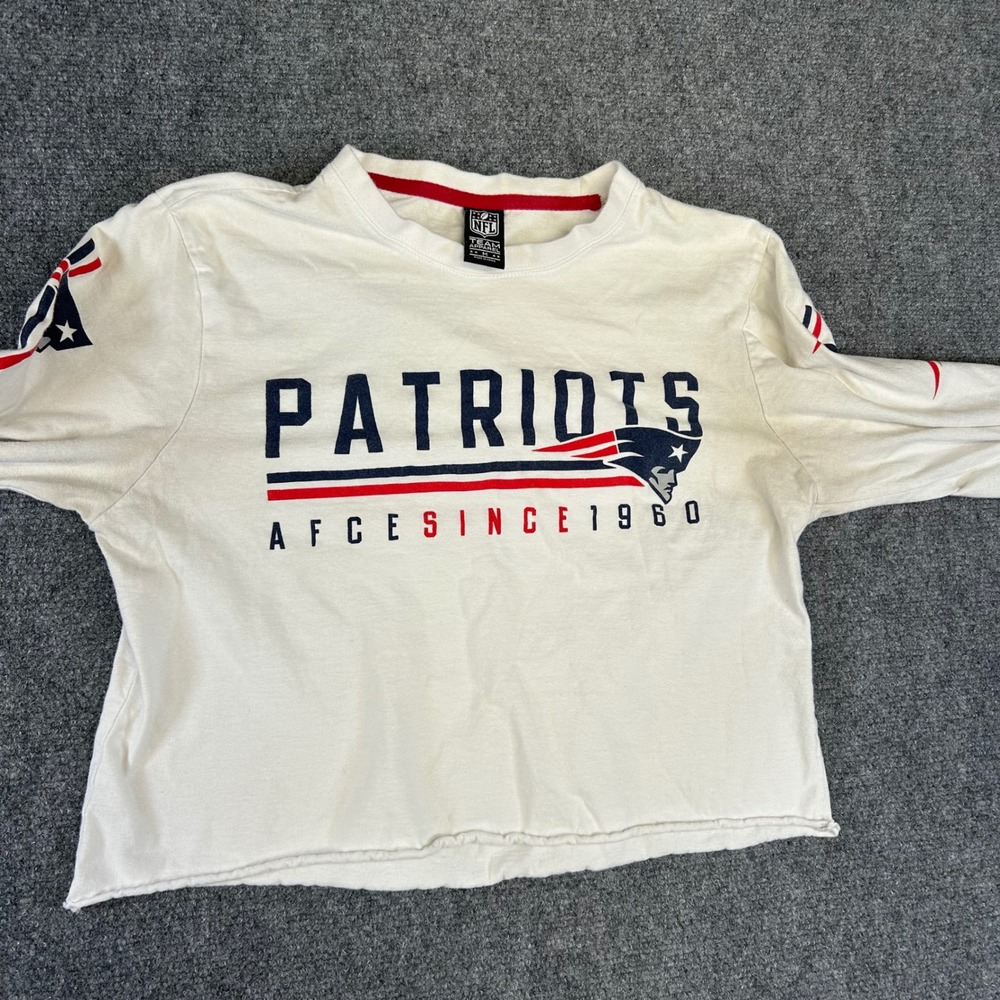 NFL Team Apparel New England Patriots Cropped Long Sleeve T-Shirt Cream Medium - Picture 3 of 6